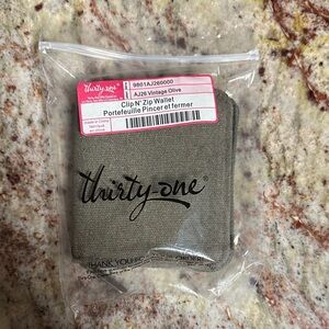 Thirty-one clip and zip wallet